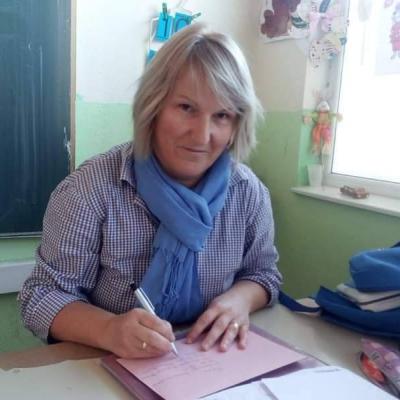 I am elementary teacher Violeta Petkovsk,ambassador Innovation Lab school,National Geograghic Educator Certified